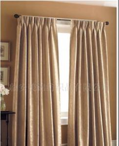春季窗帘要多厚?薄纱窗帘,质地厚实的窗帘能为空间营造的是安全感