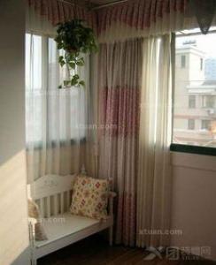 春季窗帘要多厚?薄纱窗帘,质地厚实的窗帘能为空间营造的是安全感