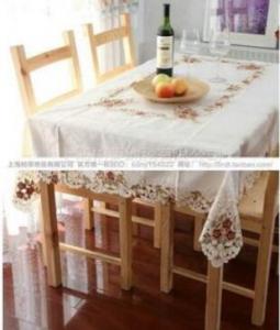 实木餐桌用哪种桌布好 实木餐桌如何保养